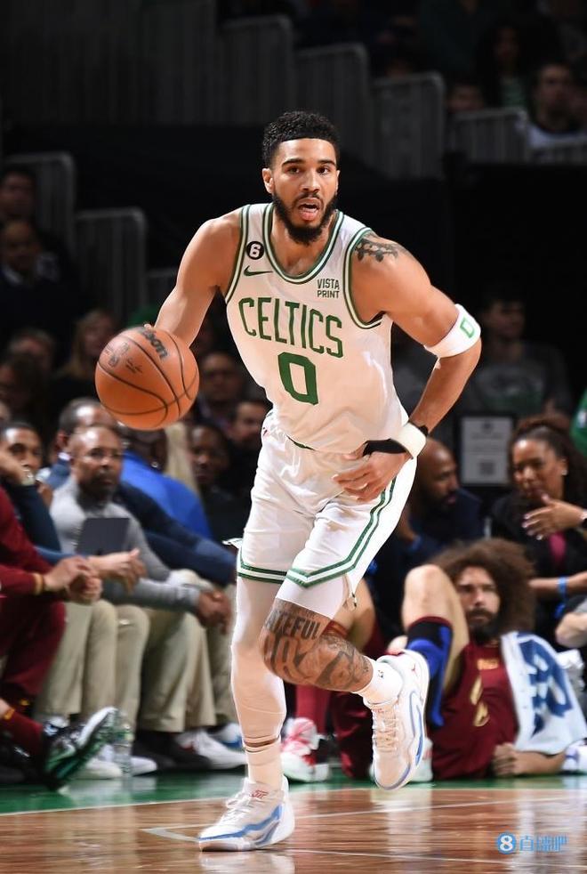 塔图姆爆冷击败瑞士队，回归赛场引爆全场！(唯一能跑赢博尔特的人)