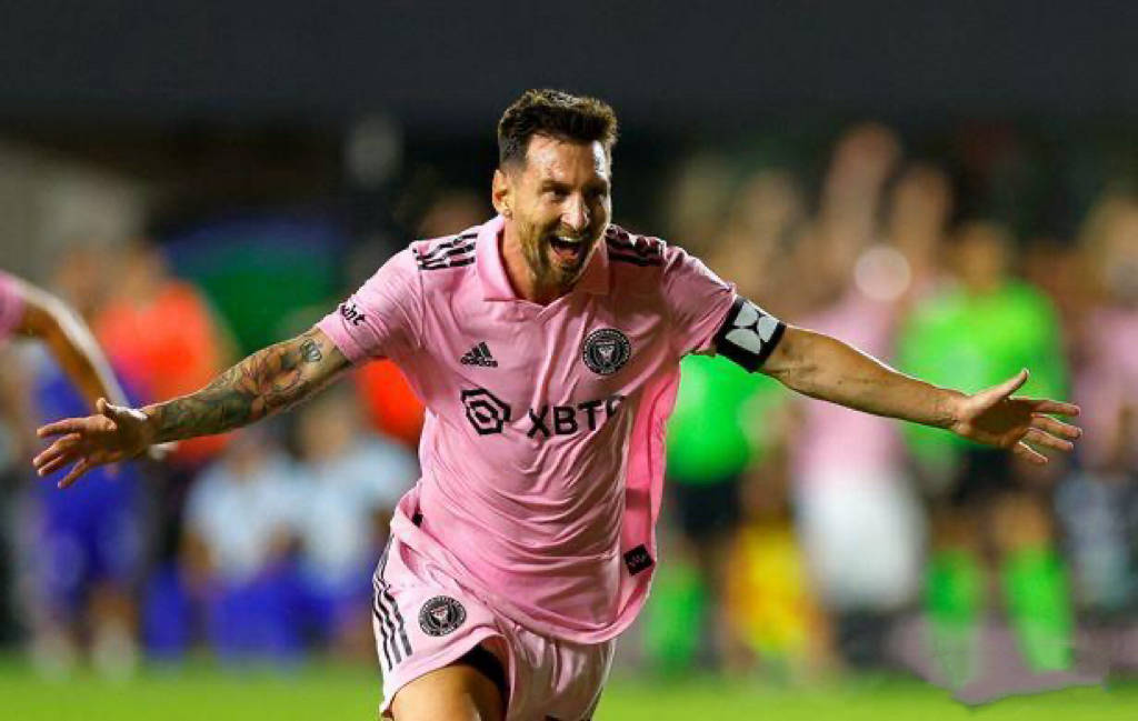 包含梅西回归赛场，关键助攻首场状态亮眼，湖人观众沸腾！的词条